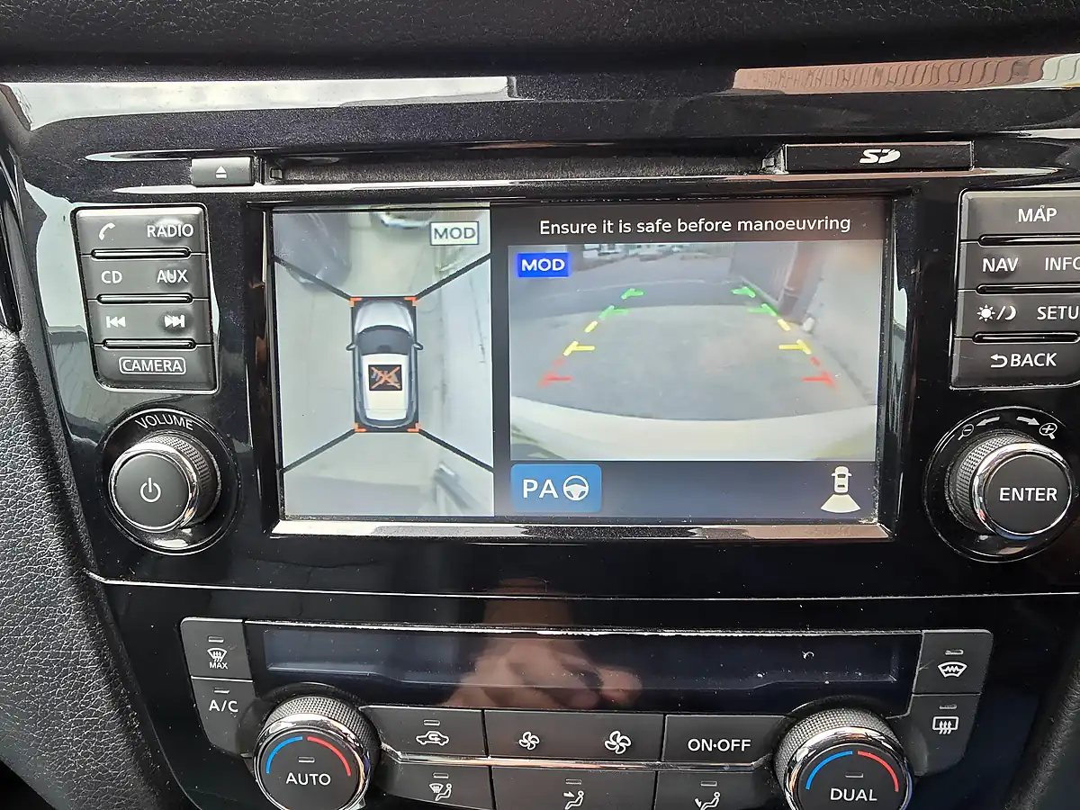 Used 2014 Nissan Qashqai Tekna Xtron White - Interior and Exterior details 18