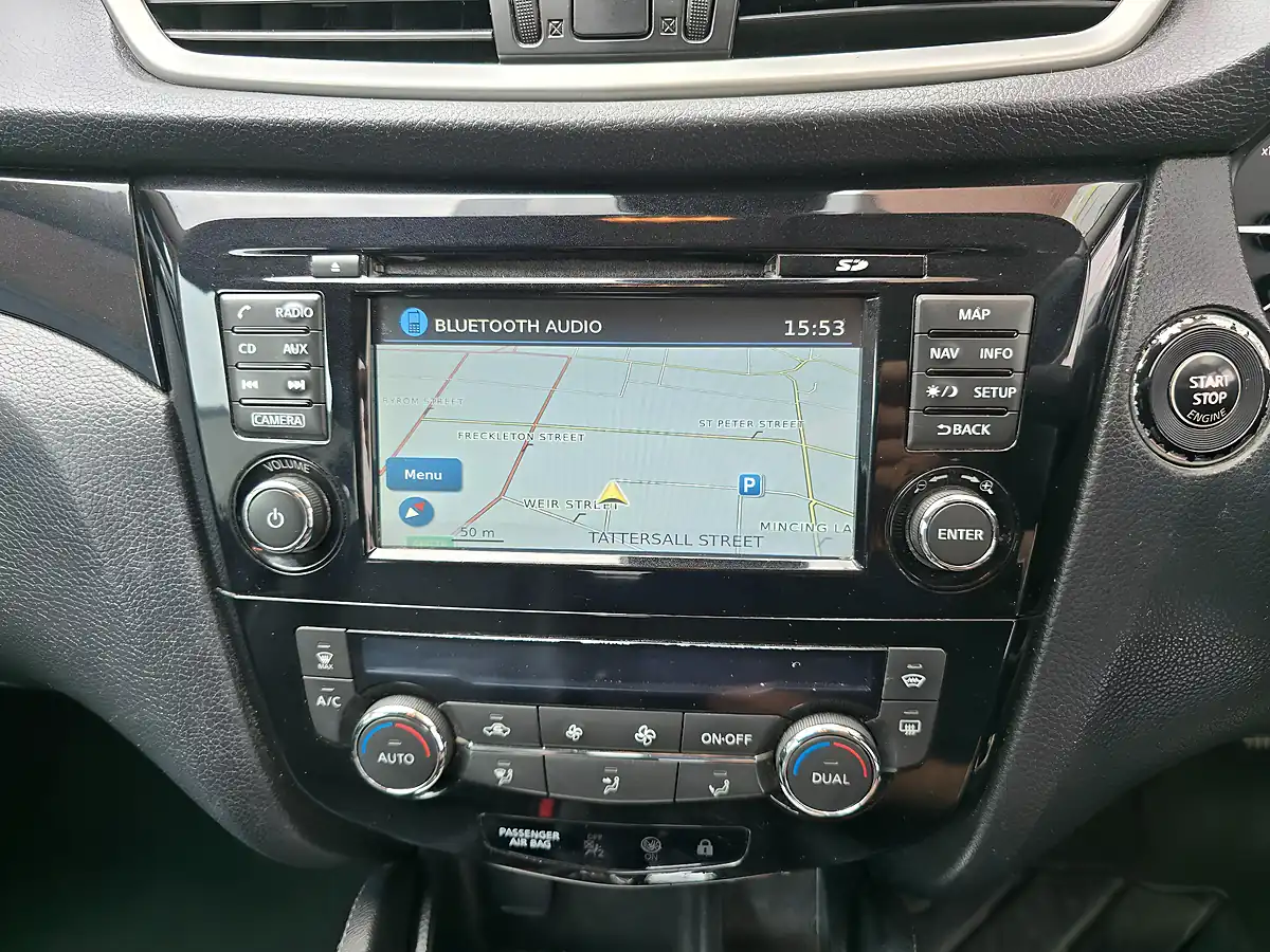 Used 2014 Nissan Qashqai Tekna Xtron White - Interior and Exterior details 19