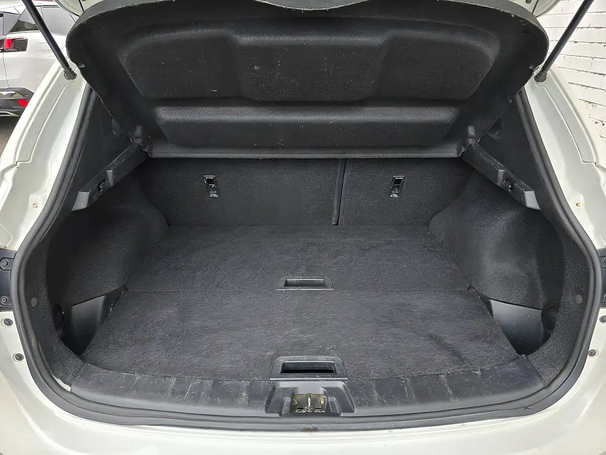 Used 2014 Nissan Qashqai Tekna Xtron White - Interior and Exterior details 20