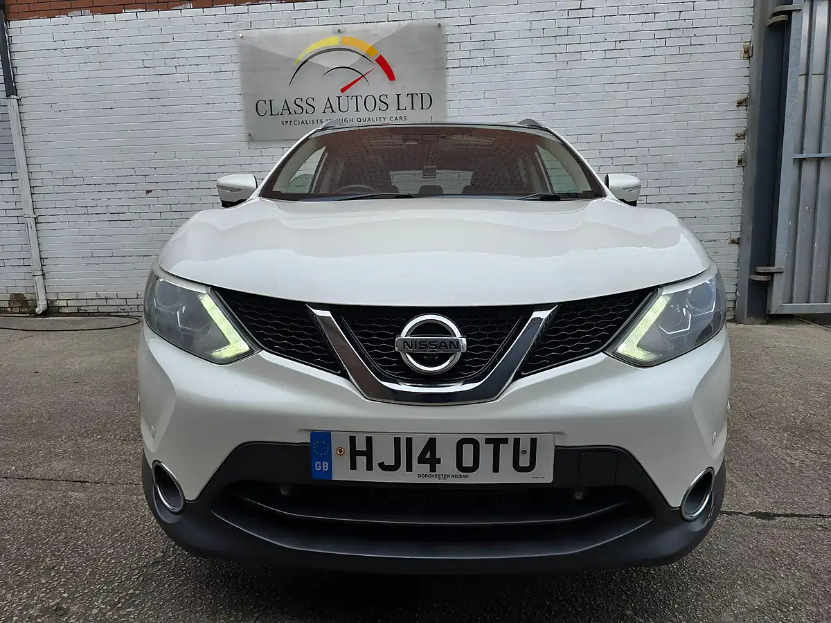 Used 2014 Nissan Qashqai Tekna Xtron White - Interior and Exterior details 3
