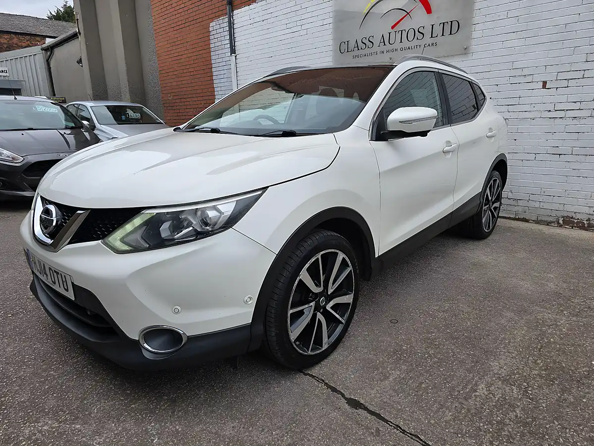 Used 2014 Nissan Qashqai Tekna Xtron White - Interior and Exterior details 4