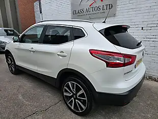 Used 2014 Nissan Qashqai Tekna Xtron White - Interior and Exterior details 5
