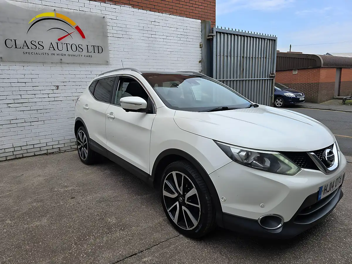 Used 2014 Nissan Qashqai Tekna Xtron White - Interior and Exterior details 6