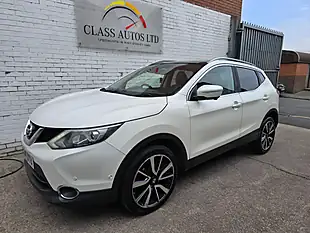 Used 2014 Nissan Qashqai Tekna Xtron White - Interior and Exterior details 7