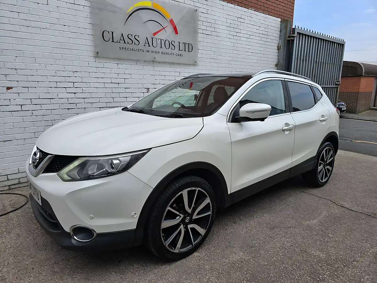 Used 2014 Nissan Qashqai Tekna Xtron White - Interior and Exterior details 7