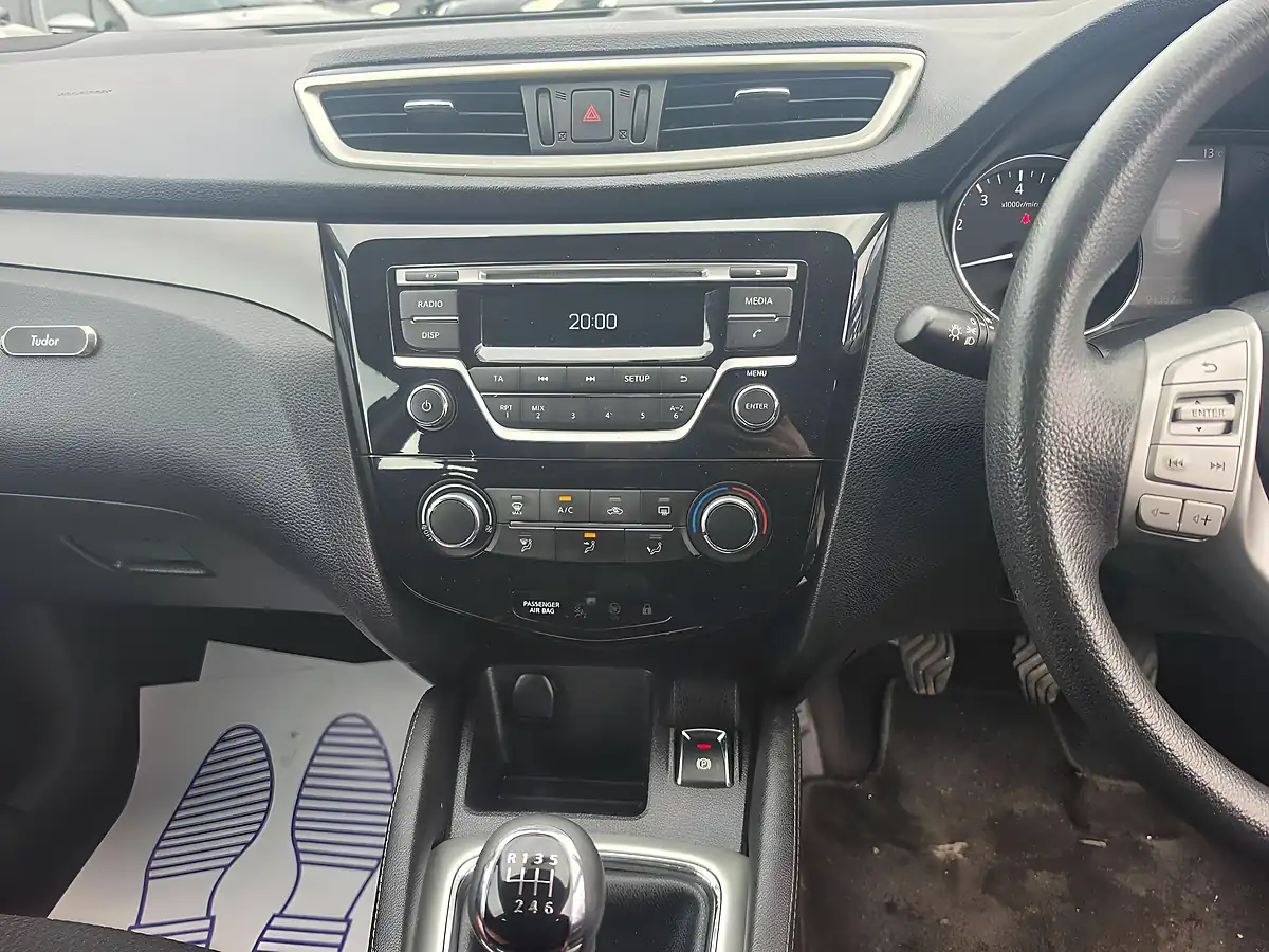 Used 2014 Nissan Qashqai Visia Black - Interior and Exterior details 11