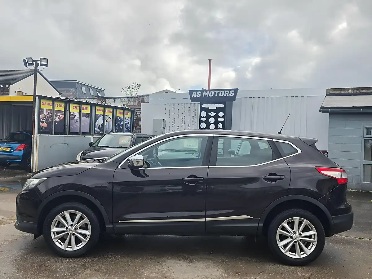 Used 2014 Nissan Qashqai Visia Black - Interior and Exterior details 4
