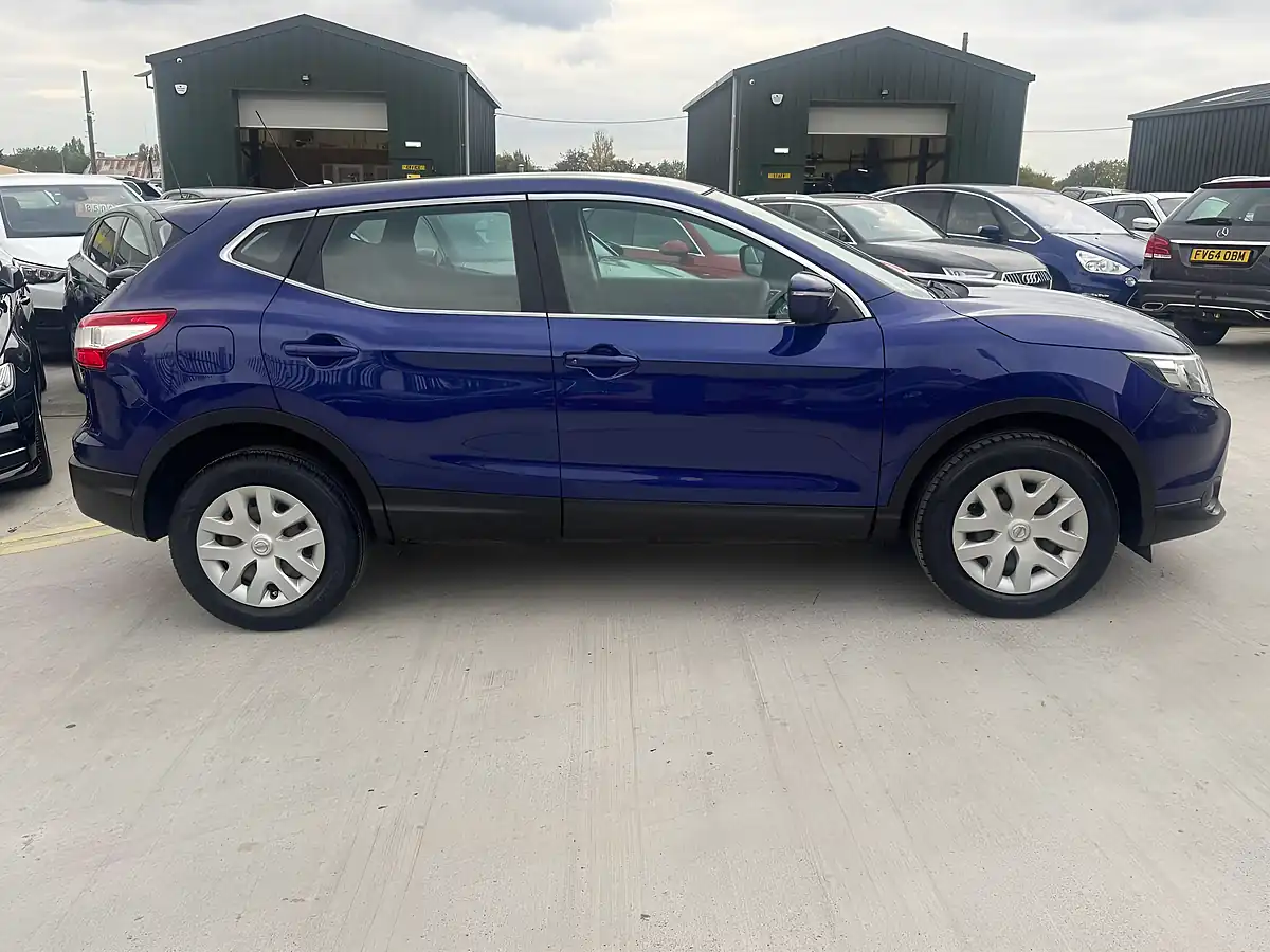 Used 2014 Nissan Qashqai Visia Blue - Interior and Exterior details 10