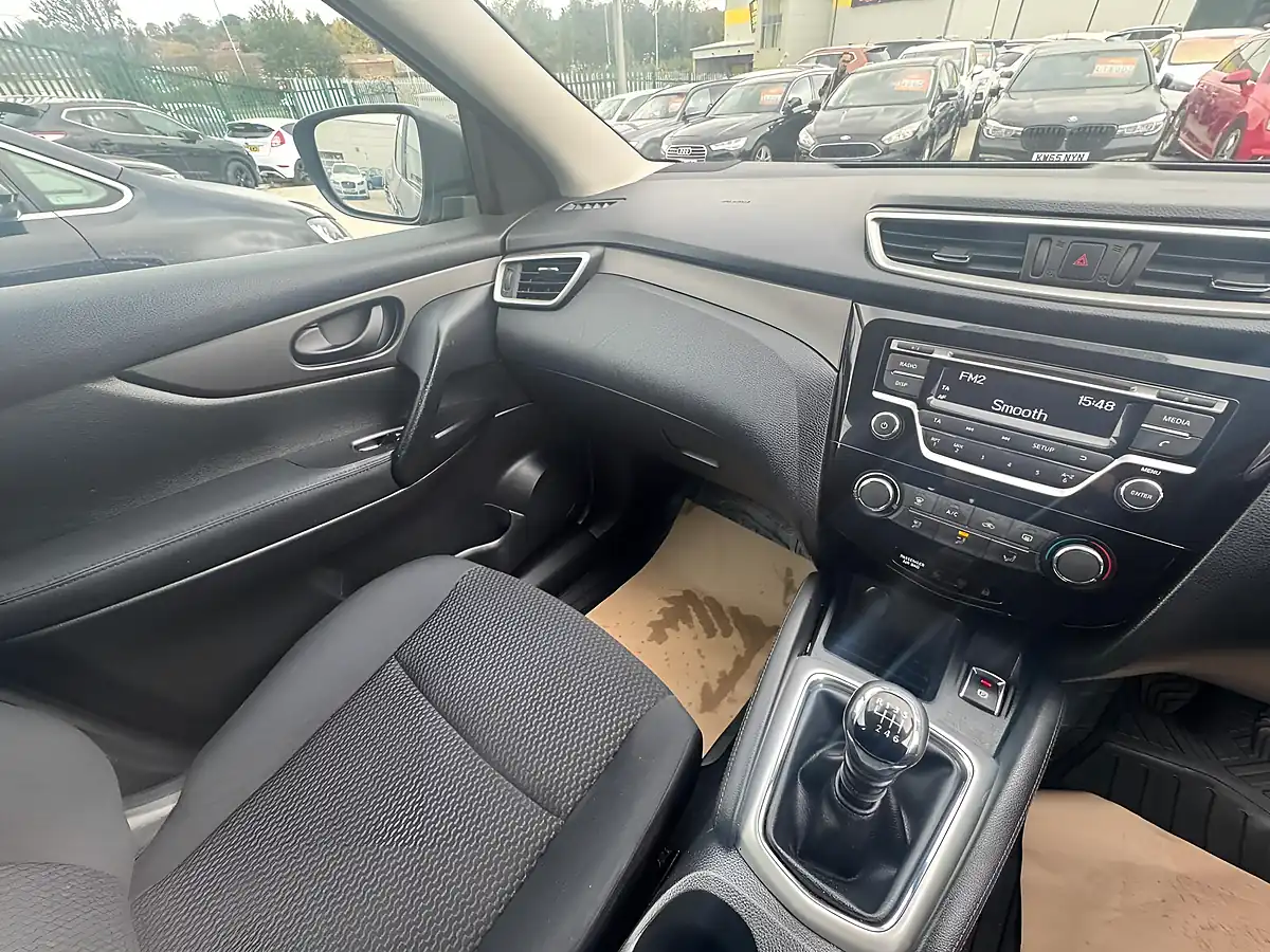 Used 2014 Nissan Qashqai Visia Blue - Interior and Exterior details 14