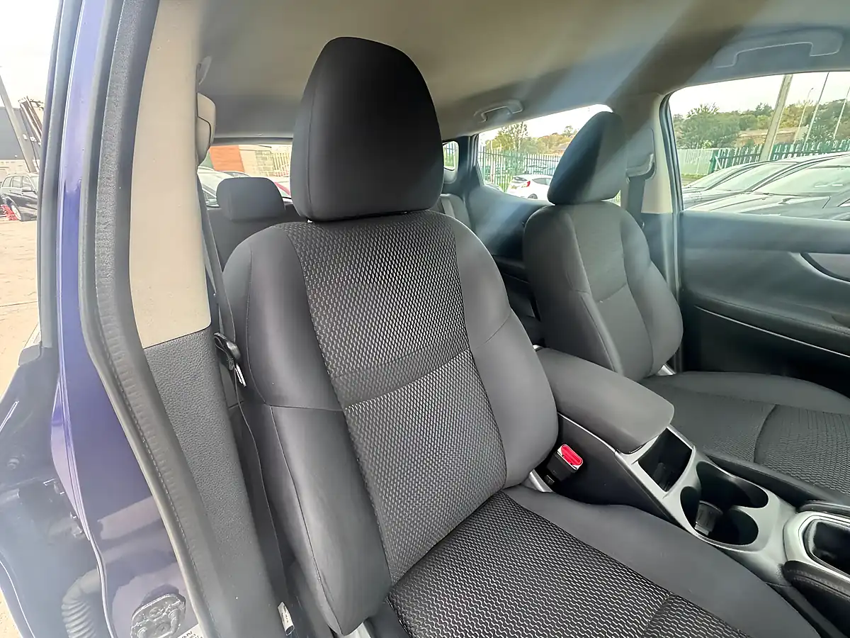 Used 2014 Nissan Qashqai Visia Blue - Interior and Exterior details 17