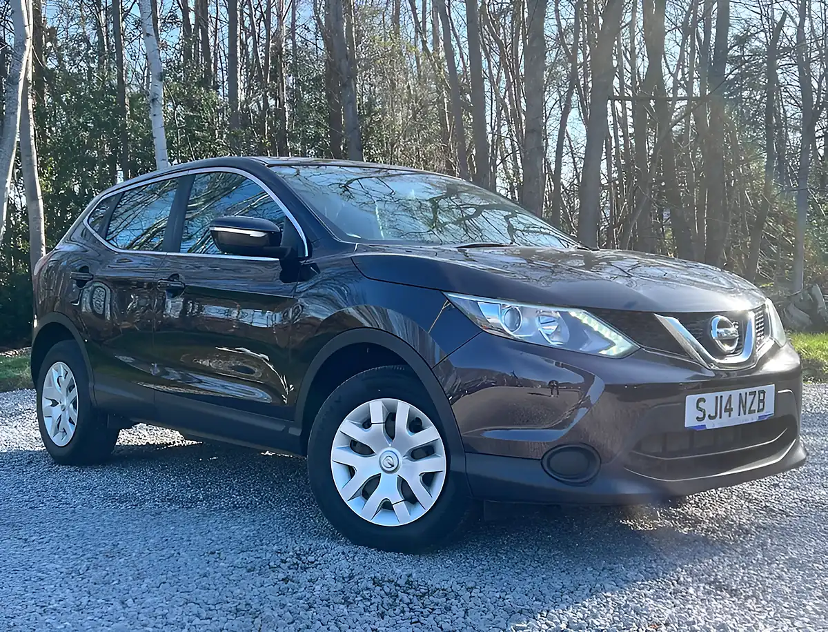 Used 2014 Nissan Qashqai Visia Pearl Black - Front View