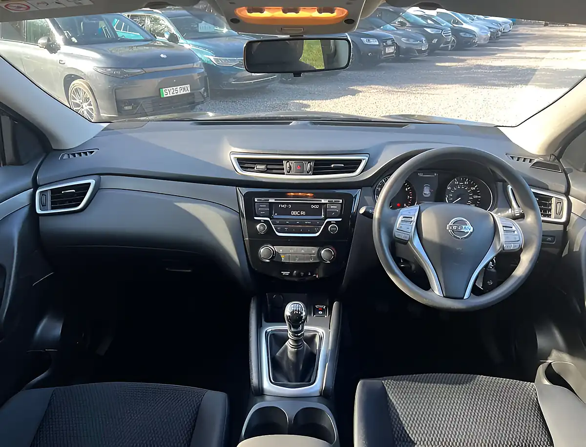 Used 2014 Nissan Qashqai Visia Pearl Black - Interior and Exterior details 11