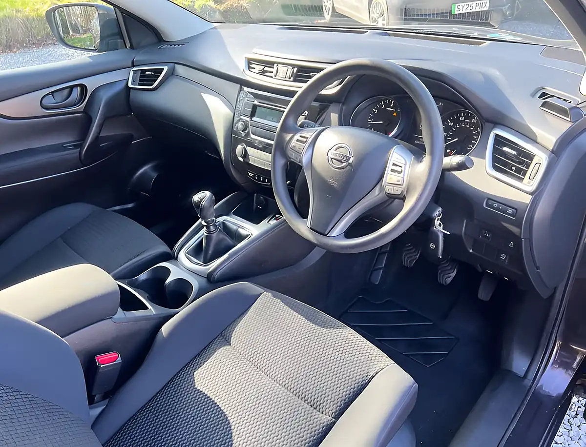Used 2014 Nissan Qashqai Visia Pearl Black - Interior and Exterior details 12