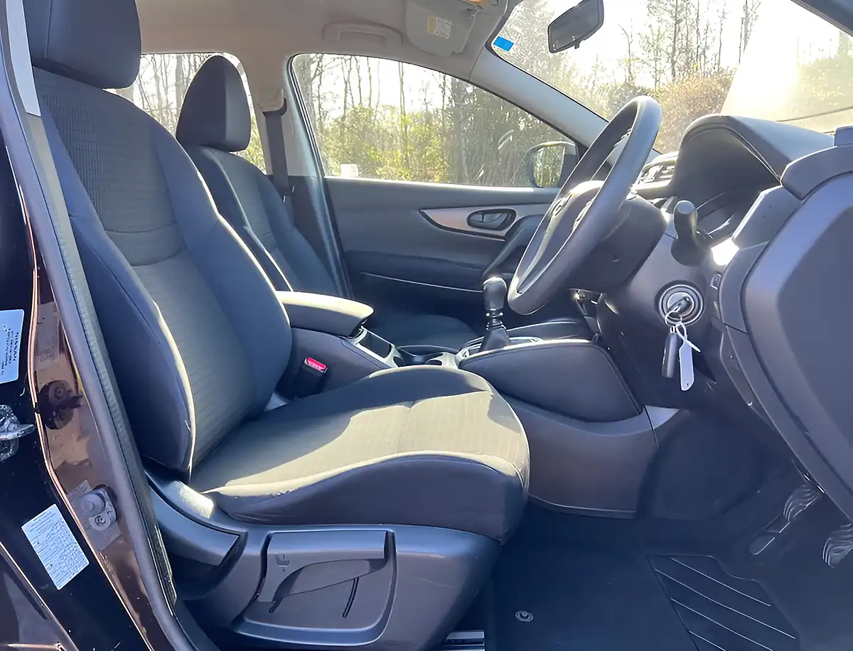 Used 2014 Nissan Qashqai Visia Pearl Black - Interior and Exterior details 13