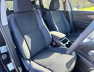 Used 2014 Nissan Qashqai Visia Pearl Black - Interior and Exterior details 14