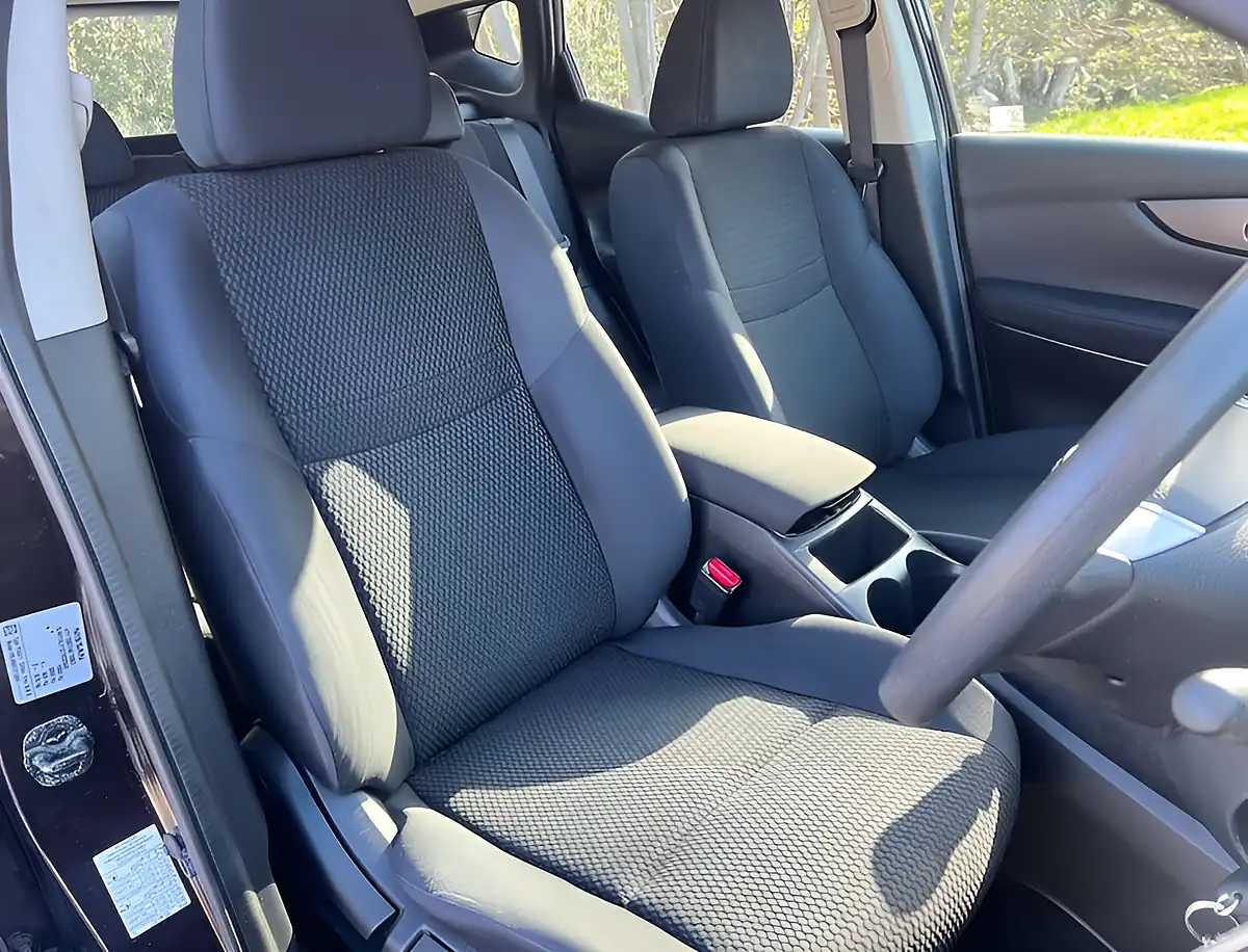 Used 2014 Nissan Qashqai Visia Pearl Black - Interior and Exterior details 14