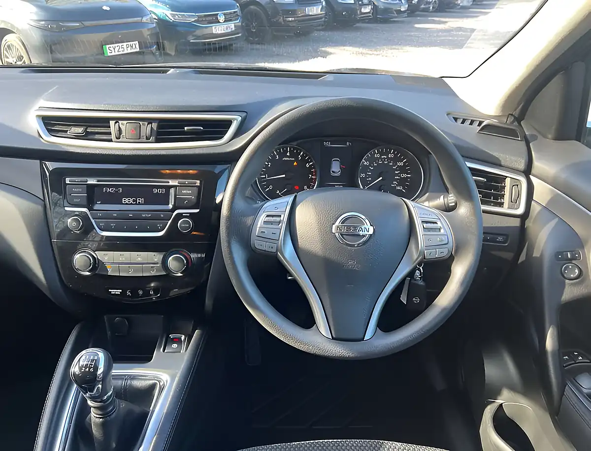Used 2014 Nissan Qashqai Visia Pearl Black - Interior and Exterior details 16