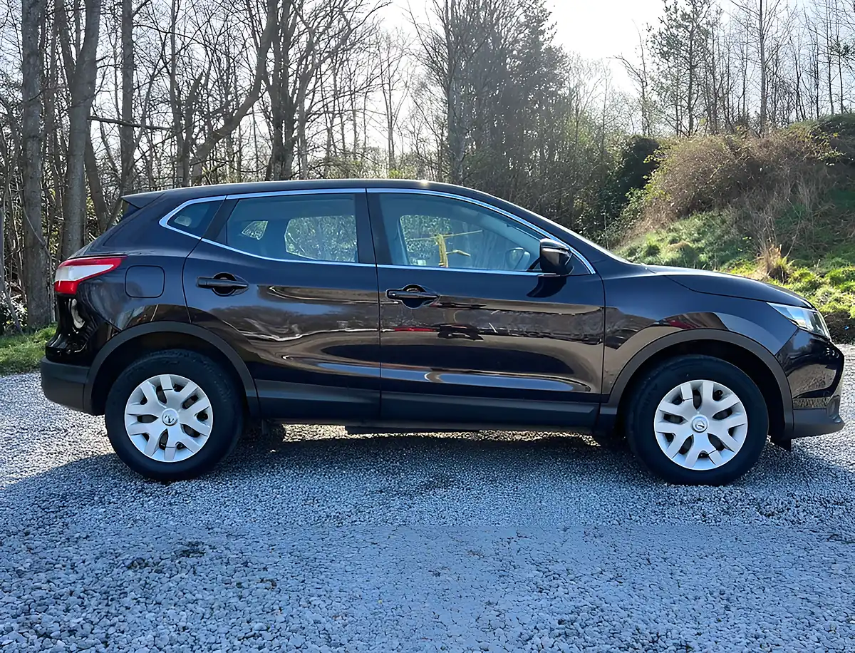 Used 2014 Nissan Qashqai Visia Pearl Black - Interior and Exterior details 2
