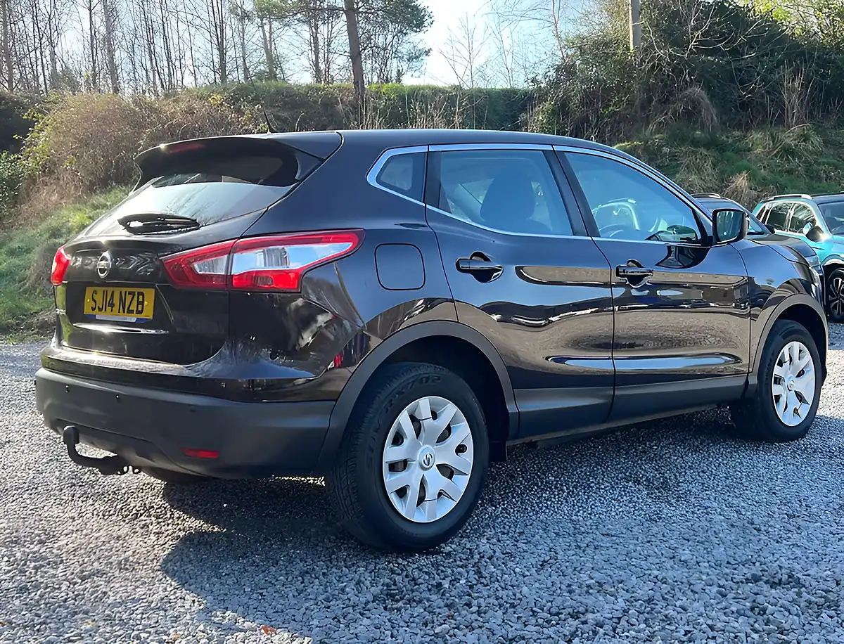 Used 2014 Nissan Qashqai Visia Pearl Black - Interior and Exterior details 3
