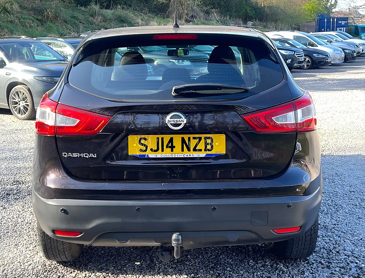 Used 2014 Nissan Qashqai Visia Pearl Black - Interior and Exterior details 4