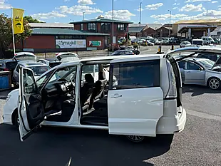 Used 2014 Nissan Serena Highway Star White - Interior and Exterior details 11