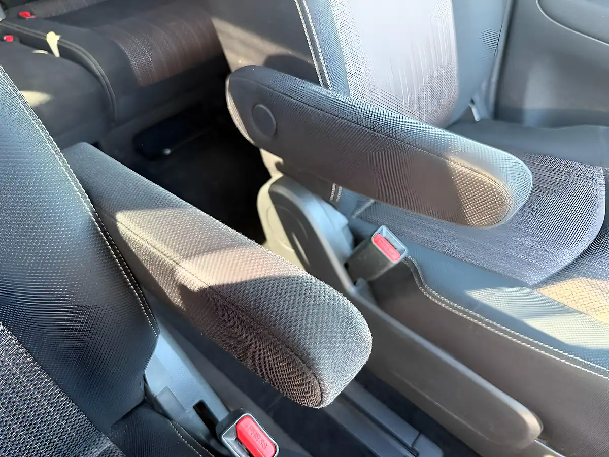 Used 2014 Nissan Serena Highway Star White - Interior and Exterior details 12