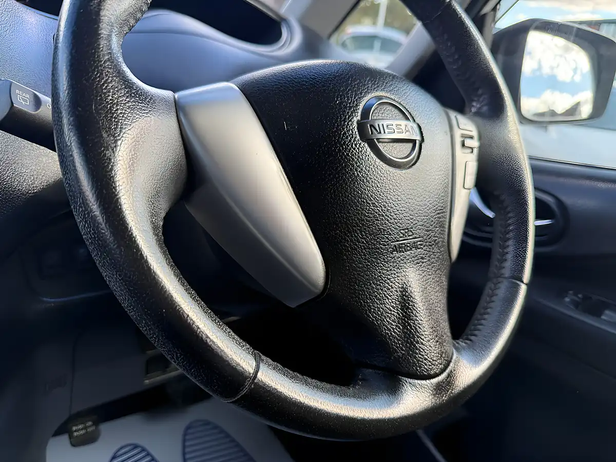 Used 2014 Nissan Serena Highway Star White - Interior and Exterior details 14