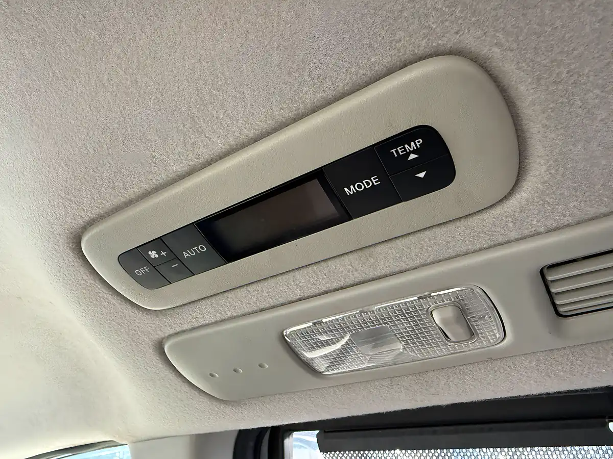 Used 2014 Nissan Serena Highway Star White - Interior and Exterior details 16