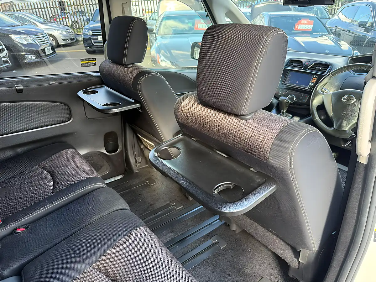Used 2014 Nissan Serena Highway Star White - Interior and Exterior details 4