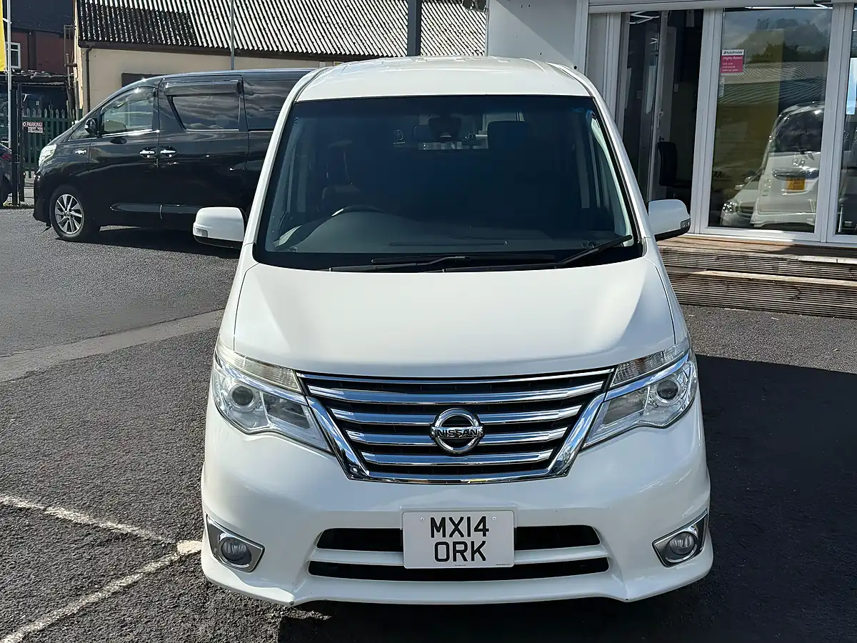 Used 2014 Nissan Serena Highway Star White - Interior and Exterior details 8