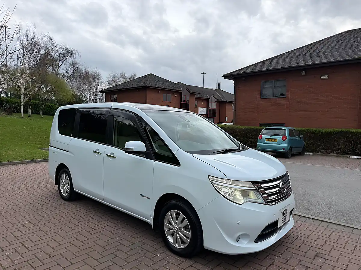 Used 2014 Nissan Serena S White - Interior and Exterior details 2