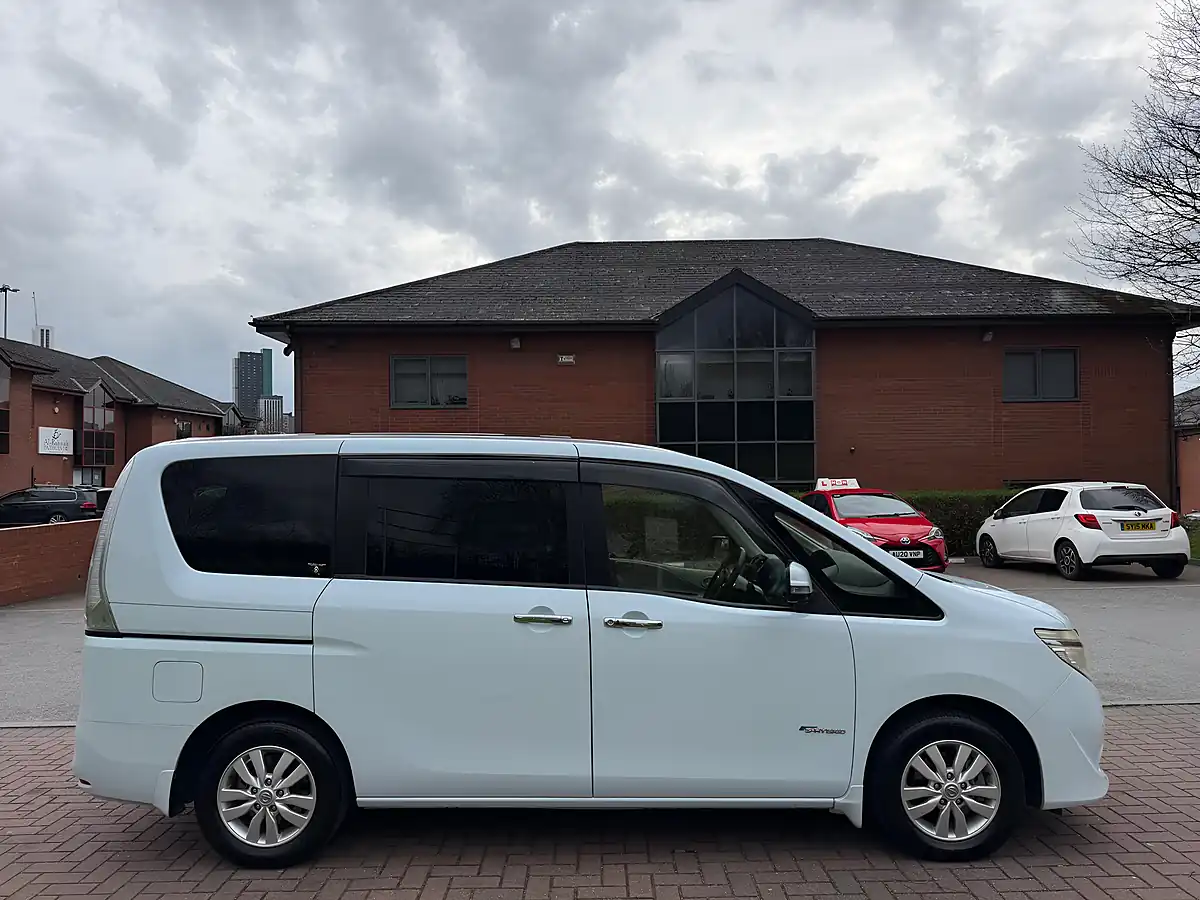 Used 2014 Nissan Serena S White - Interior and Exterior details 3