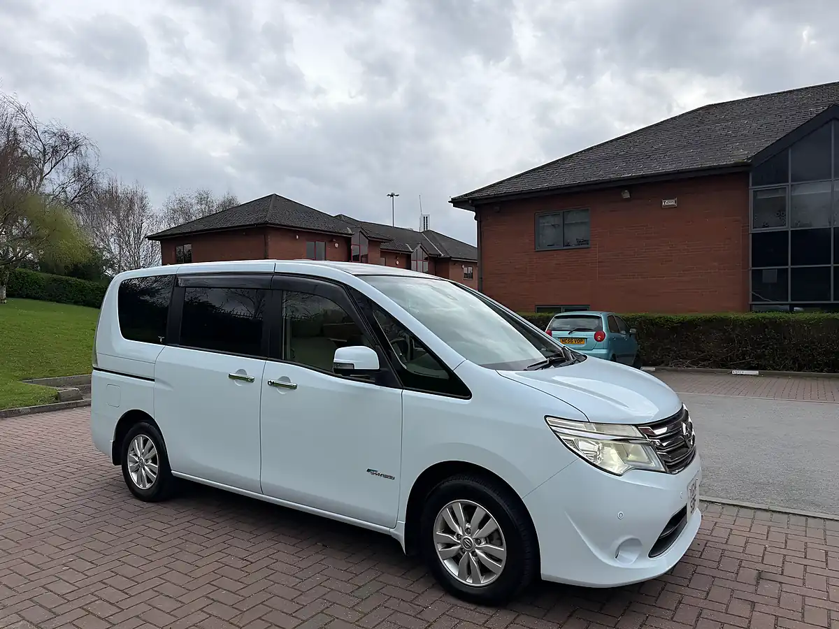 Used 2014 Nissan Serena S White - Interior and Exterior details 5