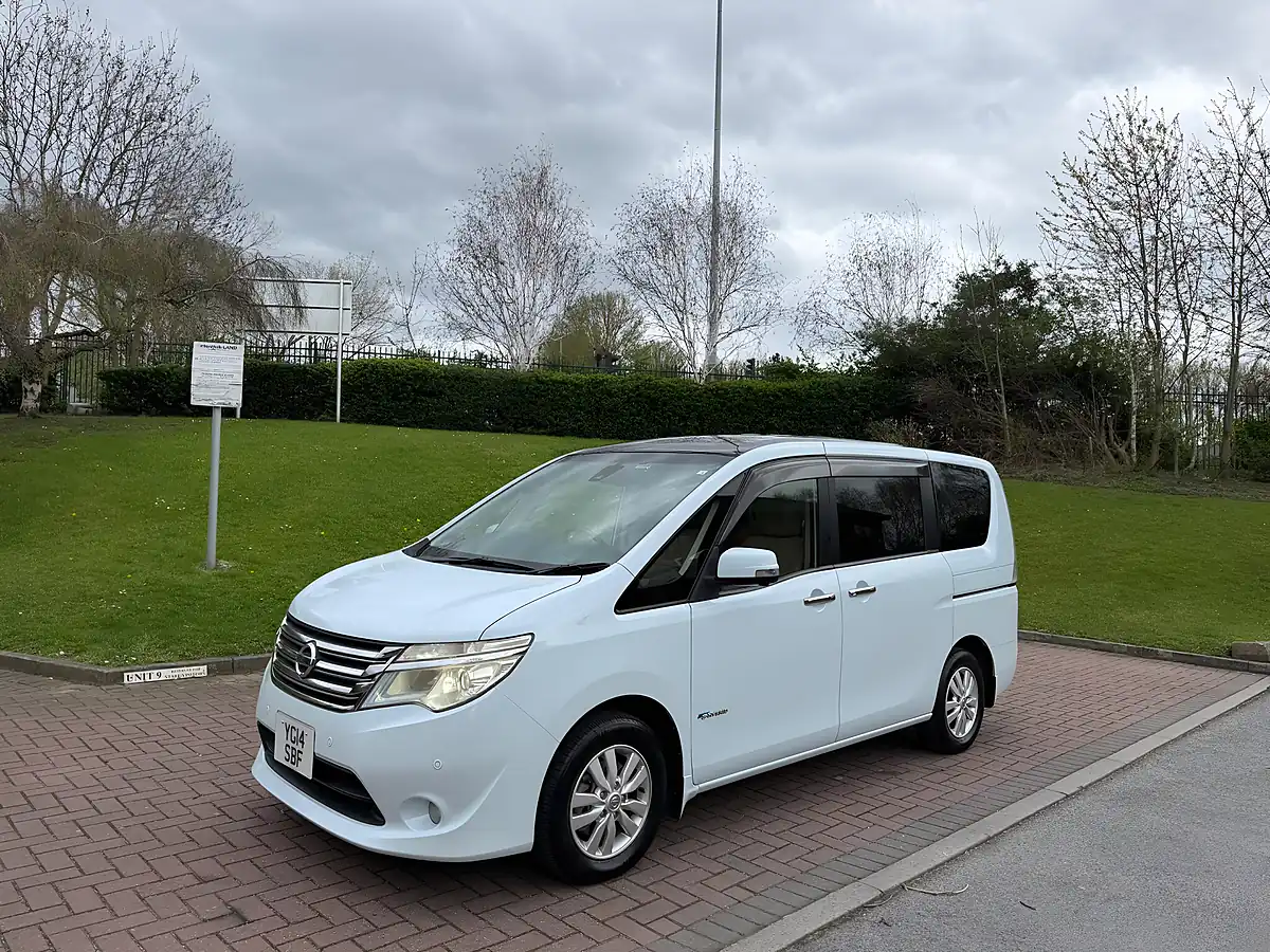 Used 2014 Nissan Serena S White - Interior and Exterior details 6