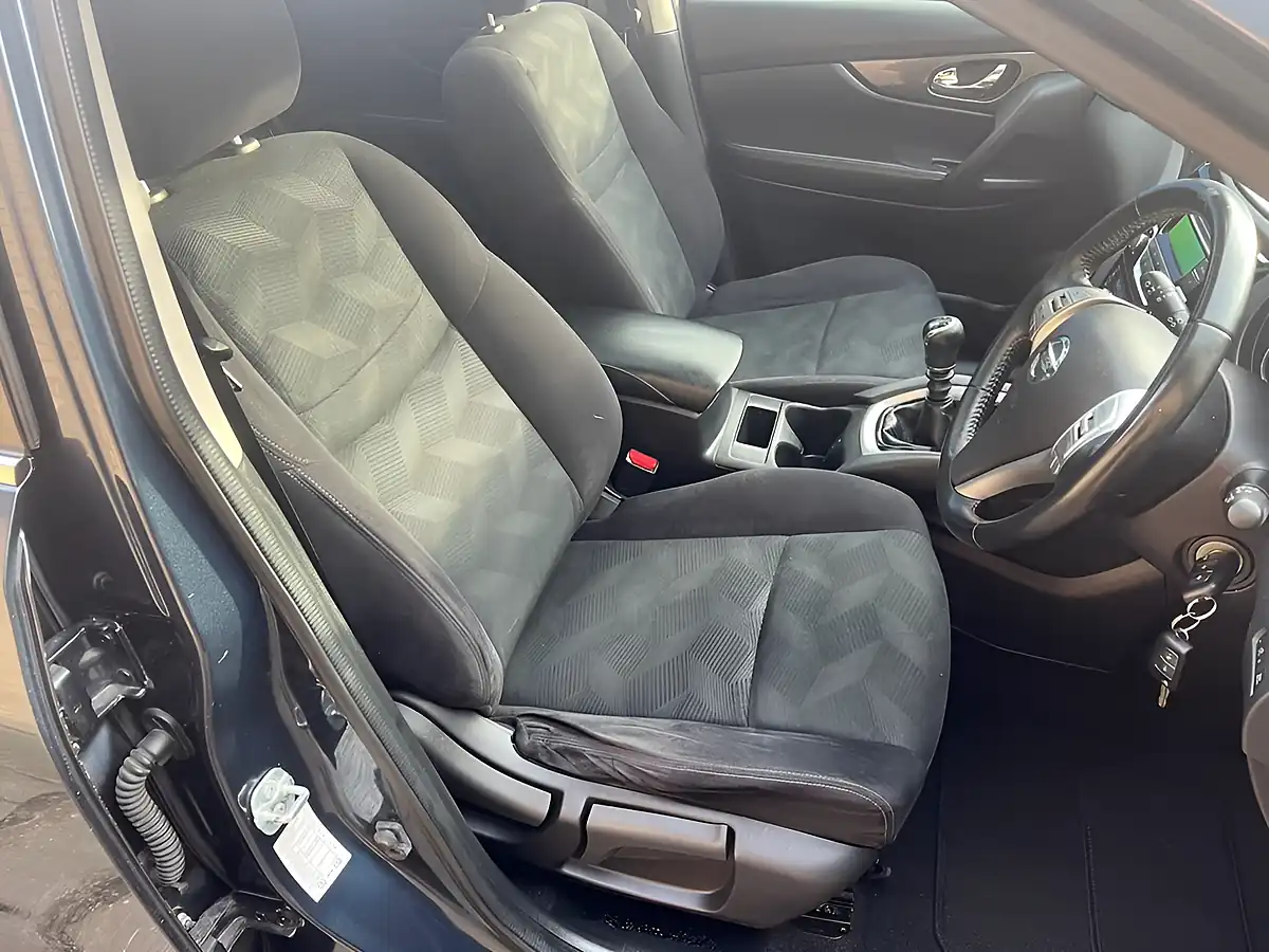 Used 2014 Nissan X-Trail Acenta Blue - Interior and Exterior details 18