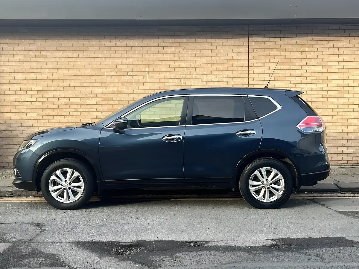 Used 2014 Nissan X-Trail Acenta Blue - Interior and Exterior details 6