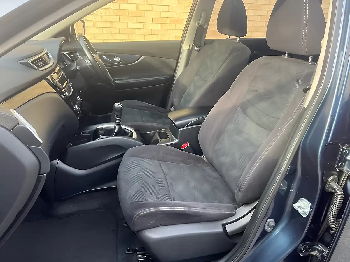 Used 2014 Nissan X-Trail Acenta Blue - Interior and Exterior details 8