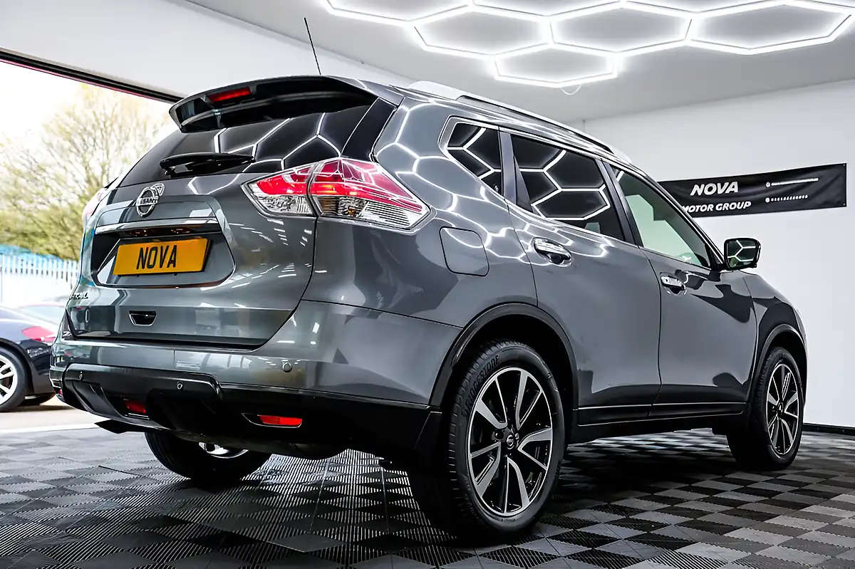 Used 2014 Nissan X-Trail N-Tec Gun Metallic - Interior and Exterior details 10