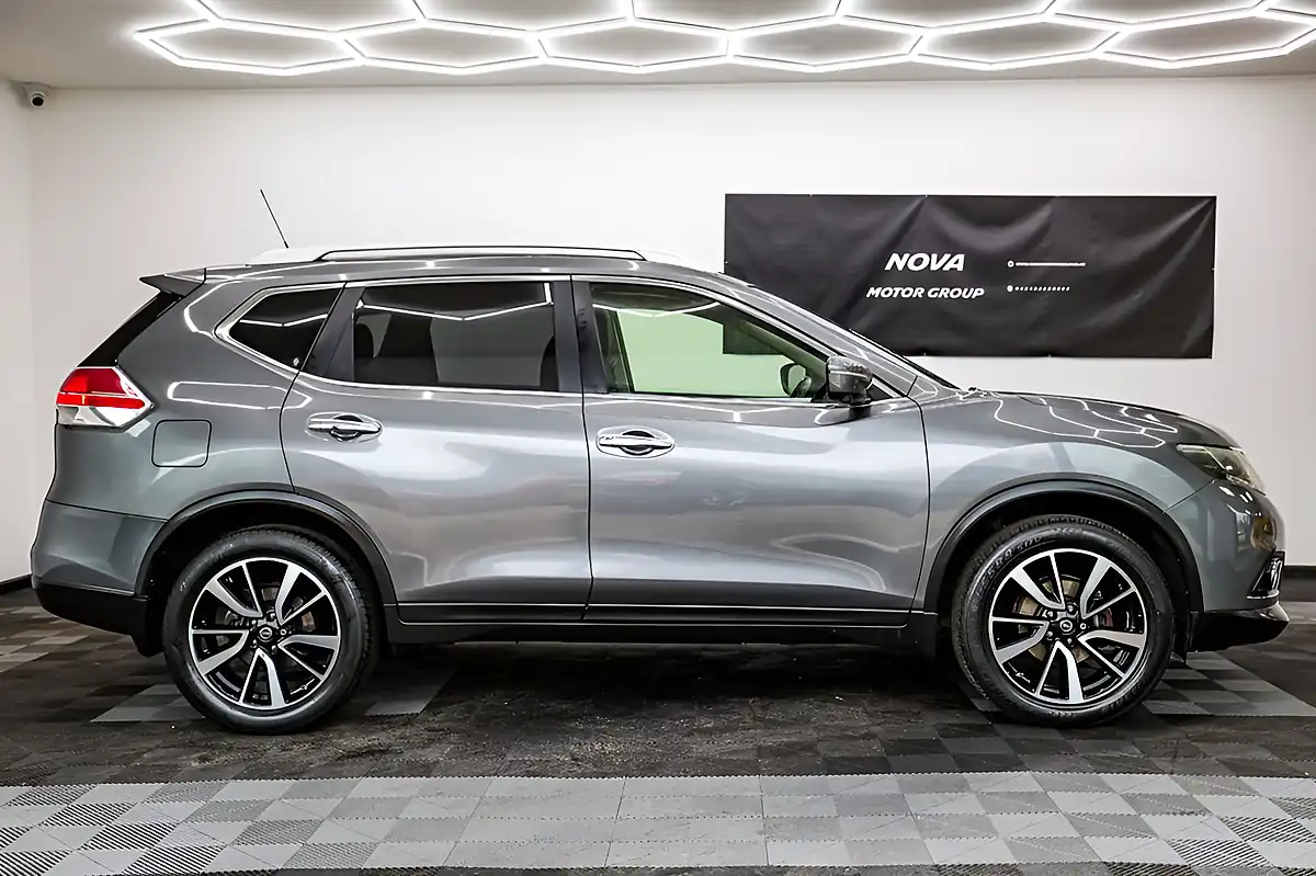 Used 2014 Nissan X-Trail N-Tec Gun Metallic - Interior and Exterior details 5