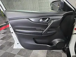 Used 2014 Nissan X-Trail N-Tec White - Interior and Exterior details 11