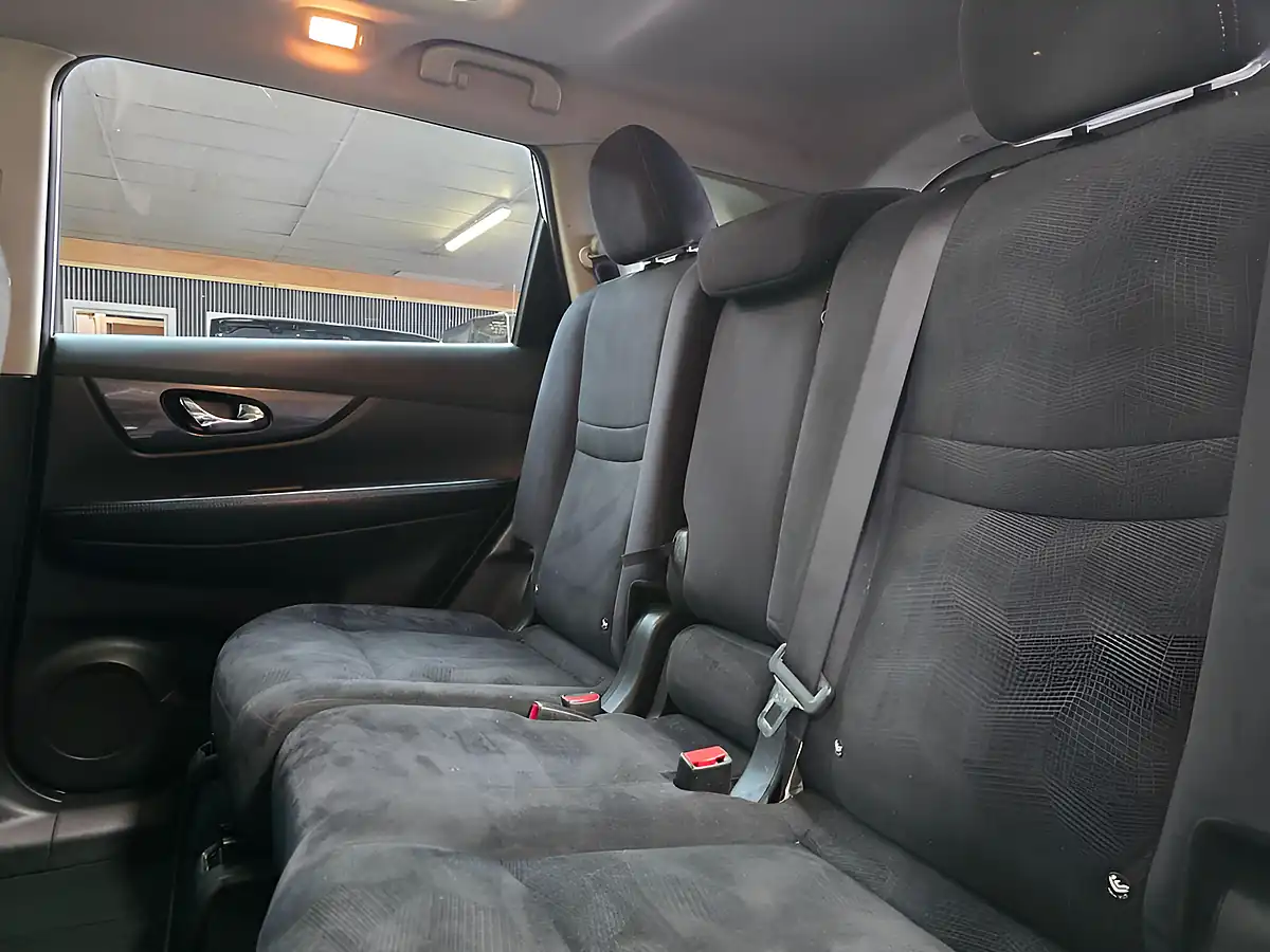 Used 2014 Nissan X-Trail N-Tec White - Interior and Exterior details 12