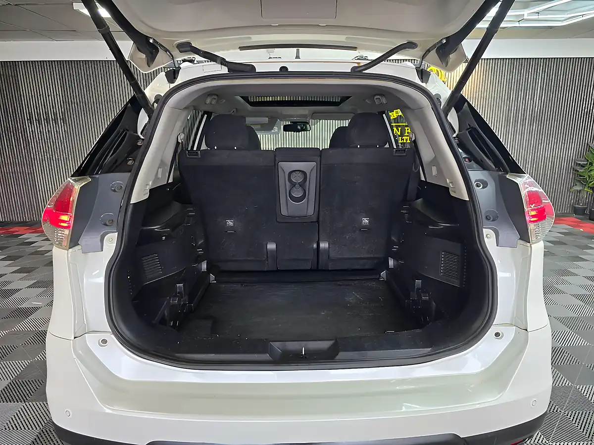 Used 2014 Nissan X-Trail N-Tec White - Interior and Exterior details 15