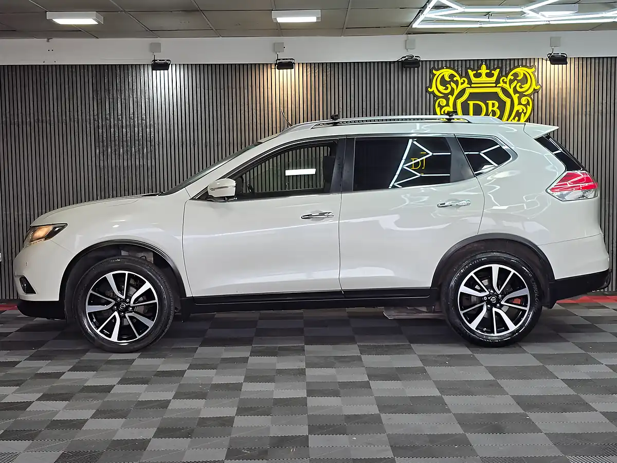 Used 2014 Nissan X-Trail N-Tec White - Interior and Exterior details 6
