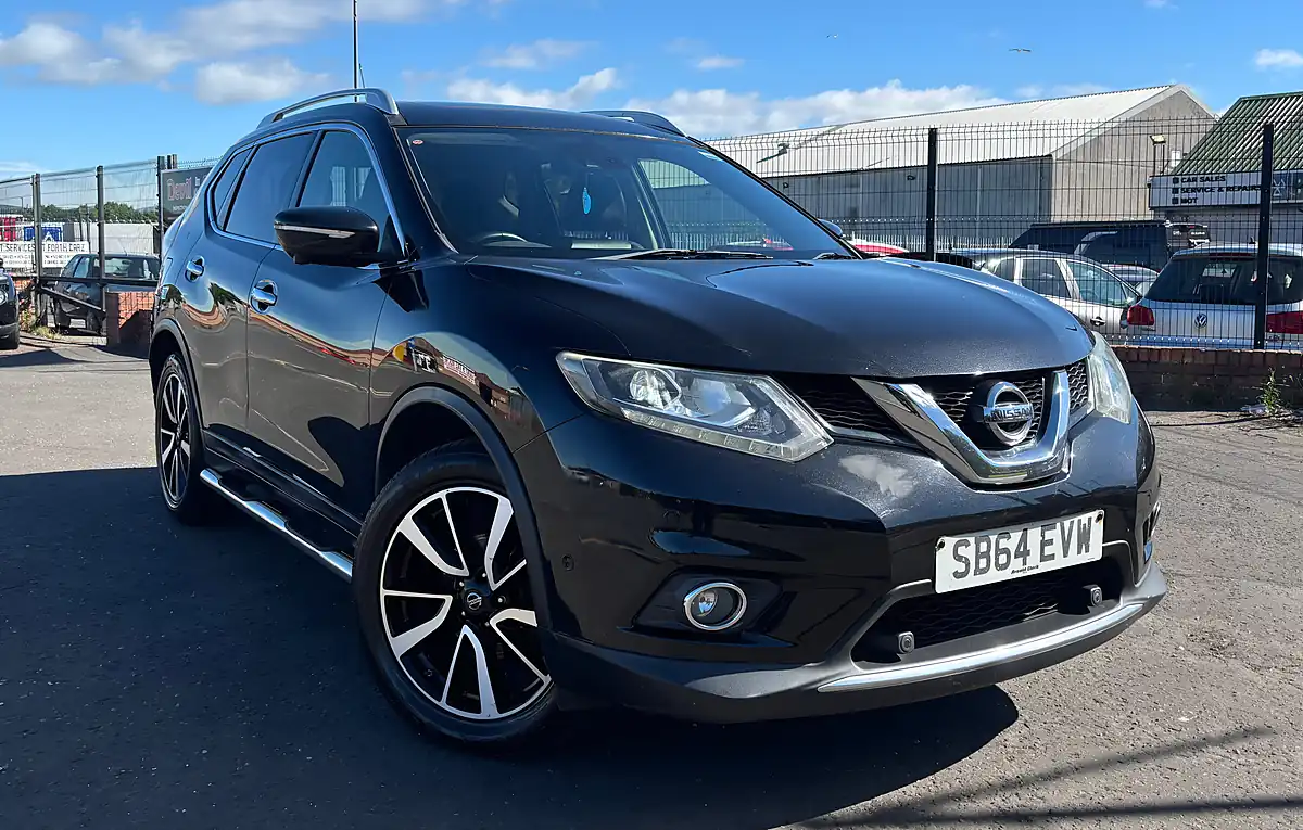 Used 2014 Nissan X-Trail Tekna Black - Front View