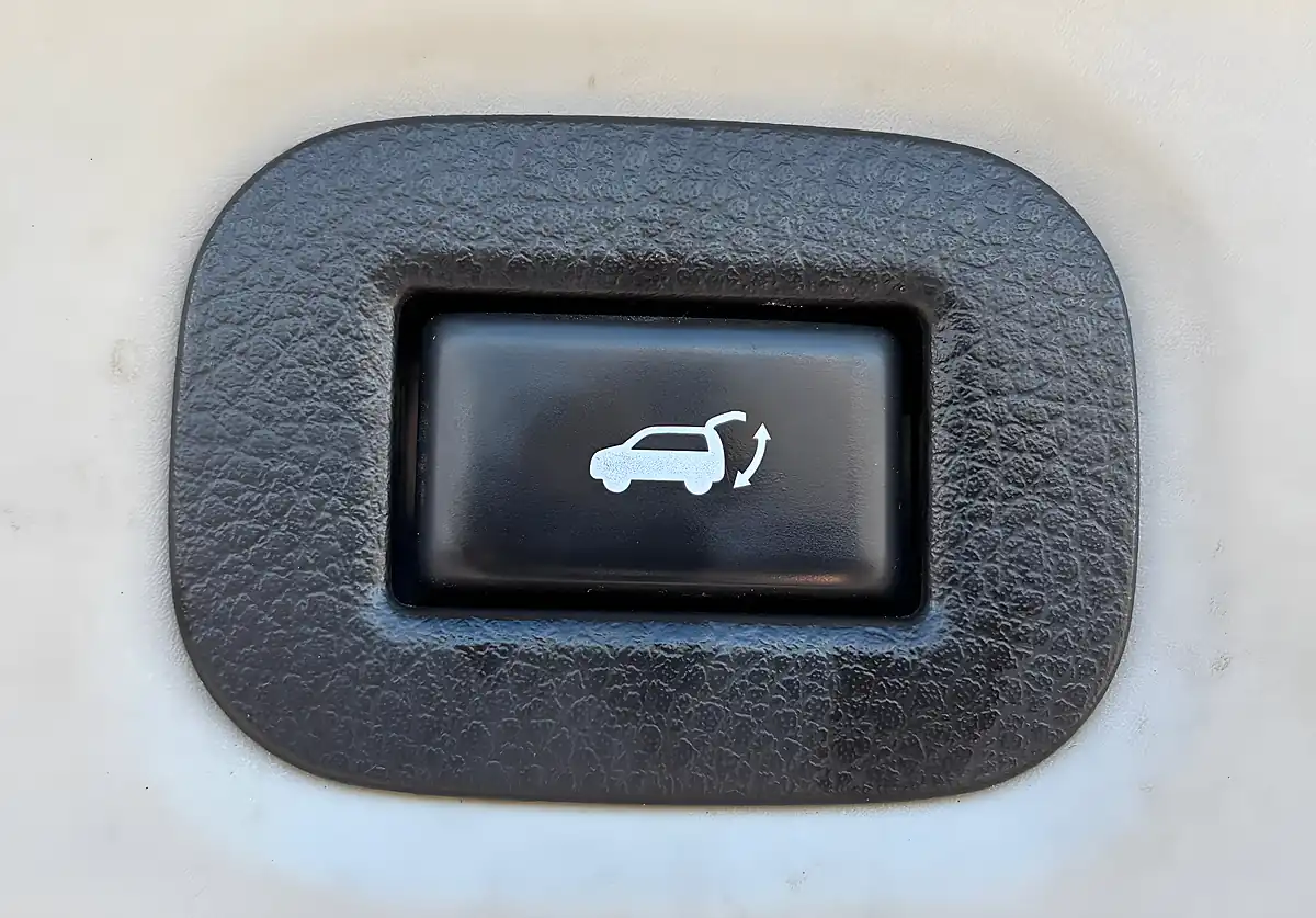 Used 2014 Nissan X-Trail Tekna Black - Interior and Exterior details 12