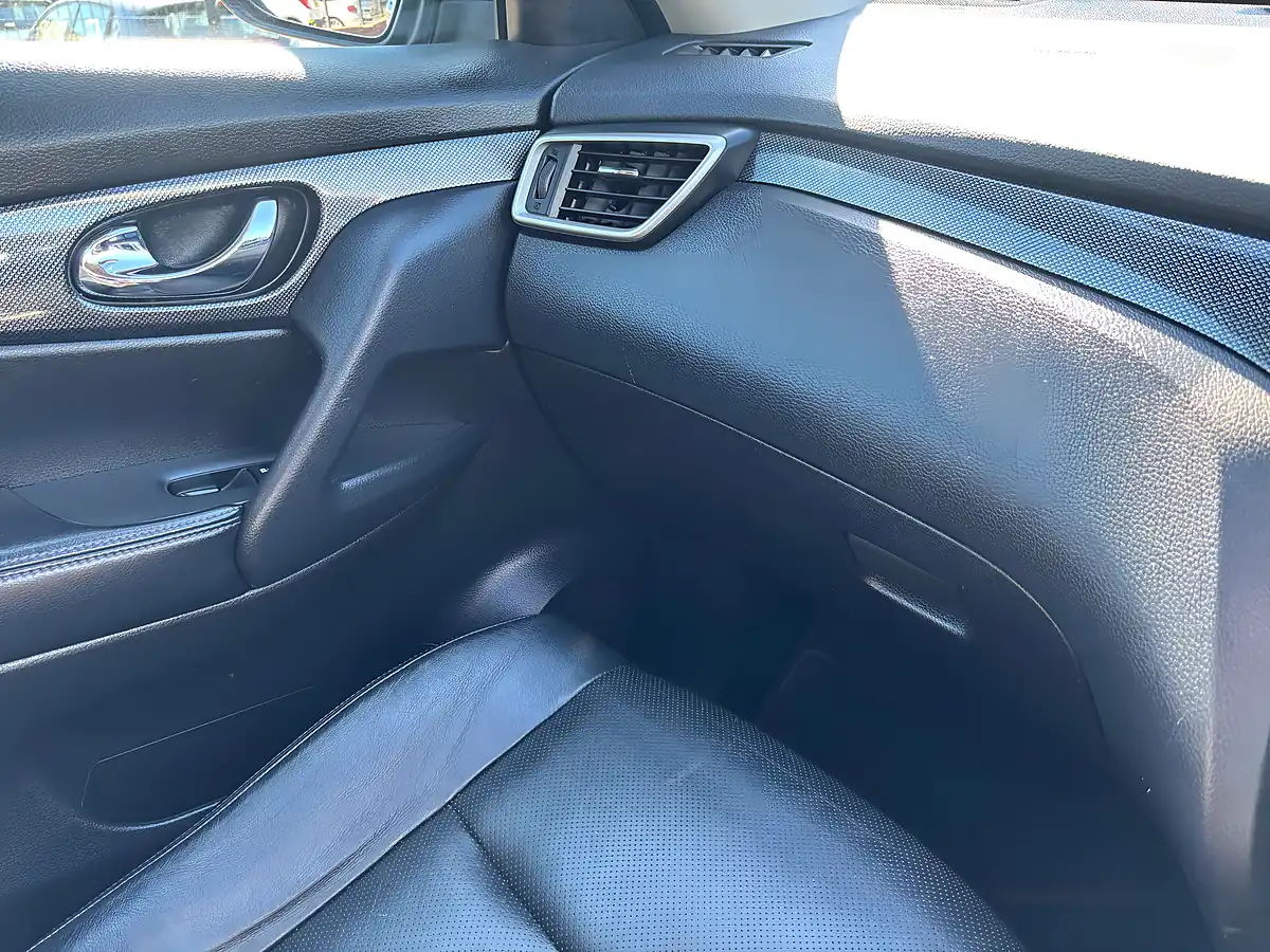 Used 2014 Nissan X-Trail Tekna Black - Interior and Exterior details 17