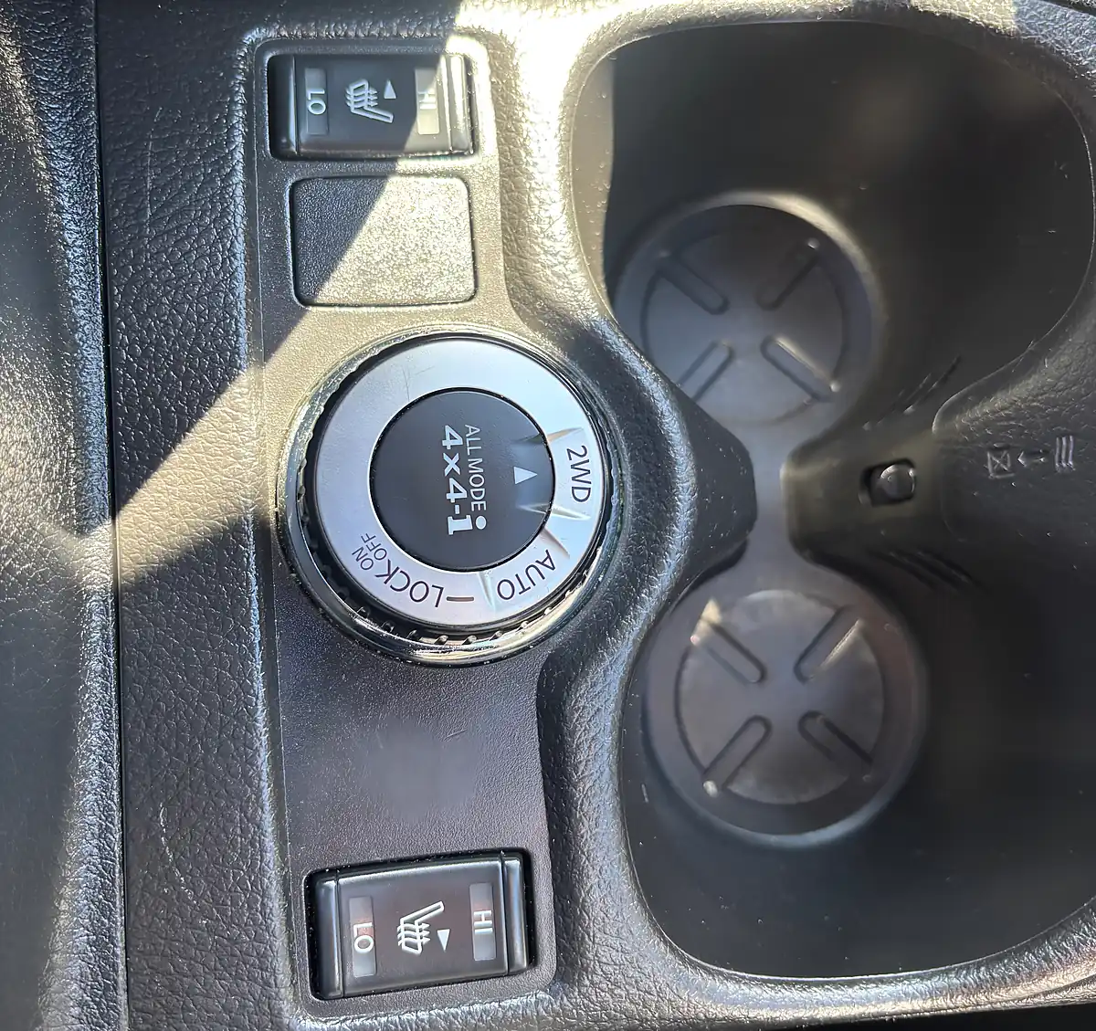 Used 2014 Nissan X-Trail Tekna Black - Interior and Exterior details 18