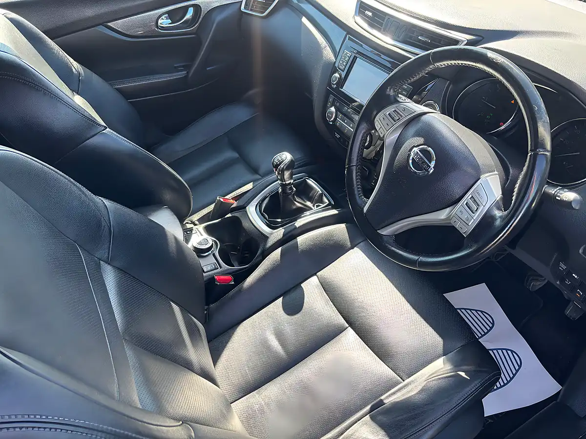 Used 2014 Nissan X-Trail Tekna Black - Interior and Exterior details 8