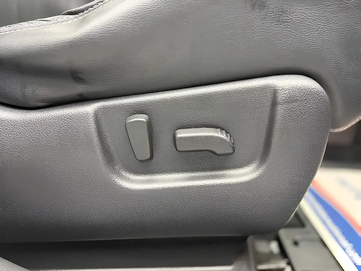 Used 2014 Nissan X-Trail Tekna Grey - Interior and Exterior details 10