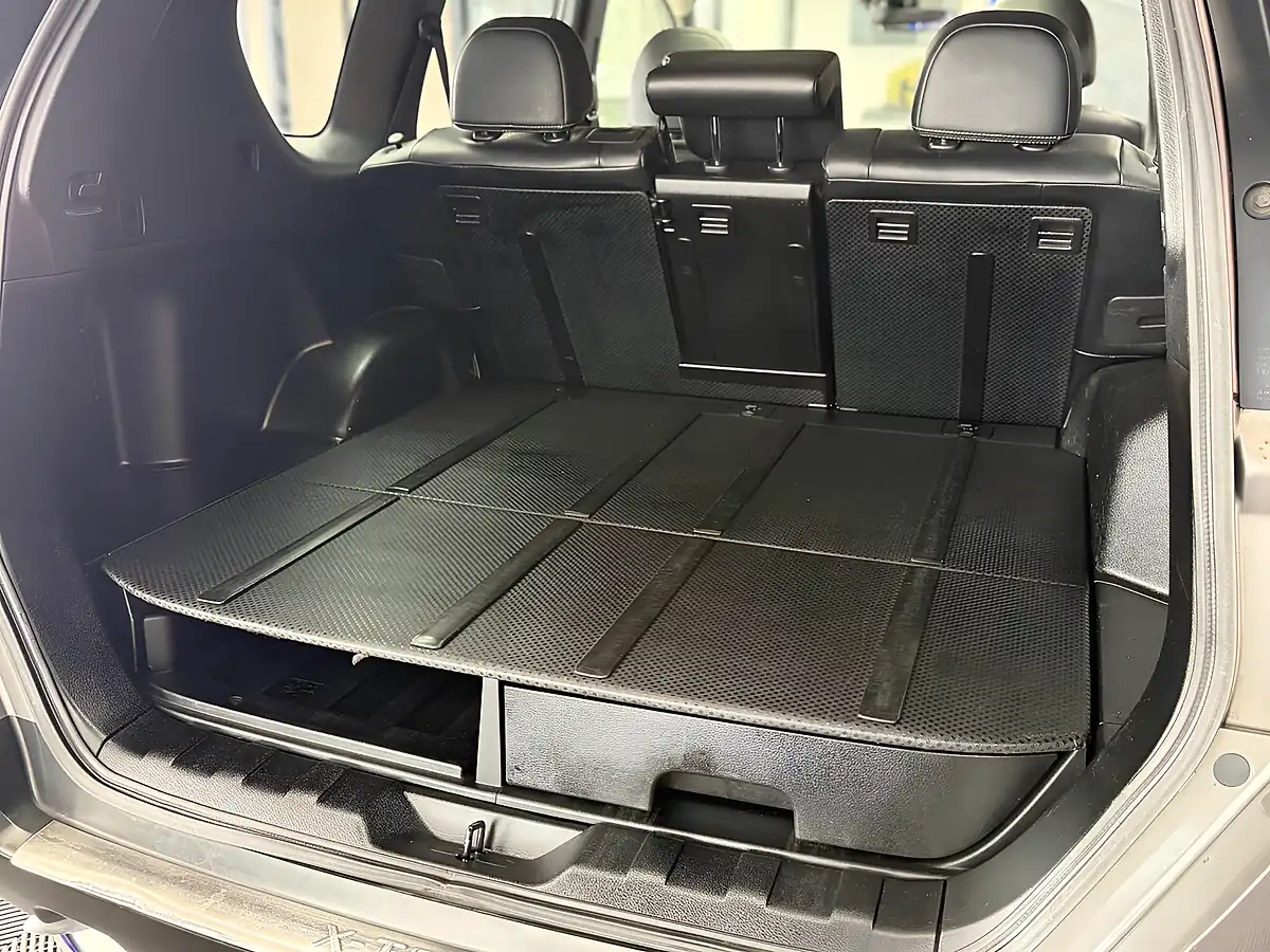 Used 2014 Nissan X-Trail Tekna Grey - Interior and Exterior details 15